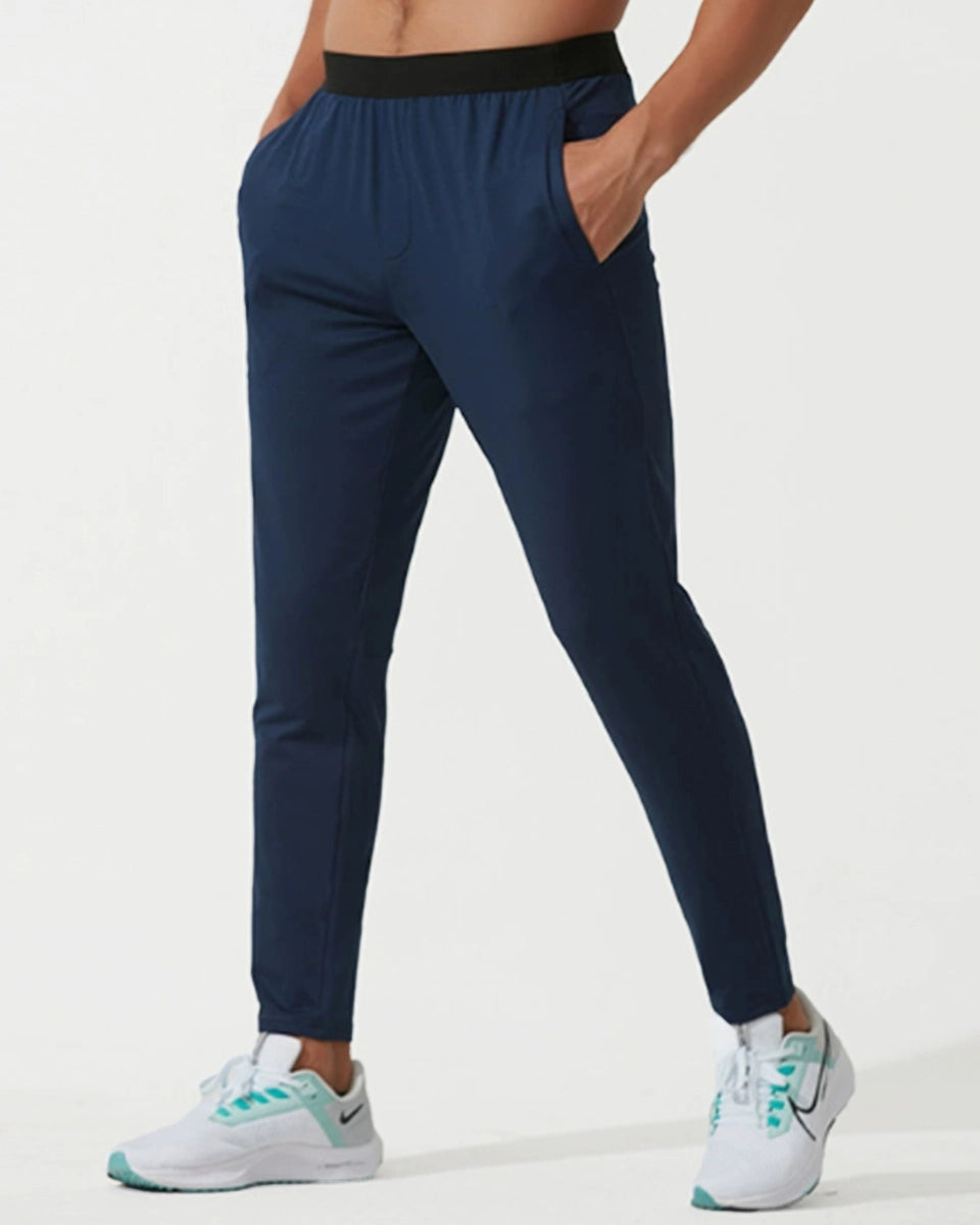 Performance pants with smart pockets and an elastic waistband for active movement