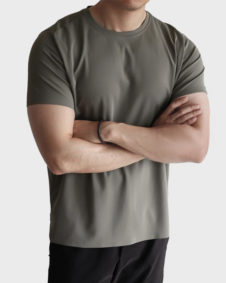 Seamless activewear t-shirt for daily and gym wear