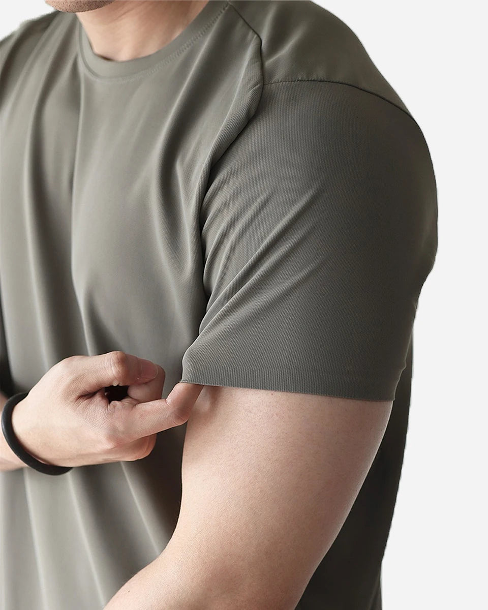 Seamless activewear t-shirt for daily and gym wear