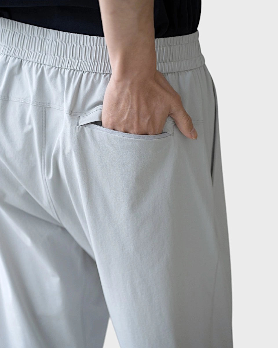 Range Pant – Lightweight 4-way stretch pants for men with zippered pockets
