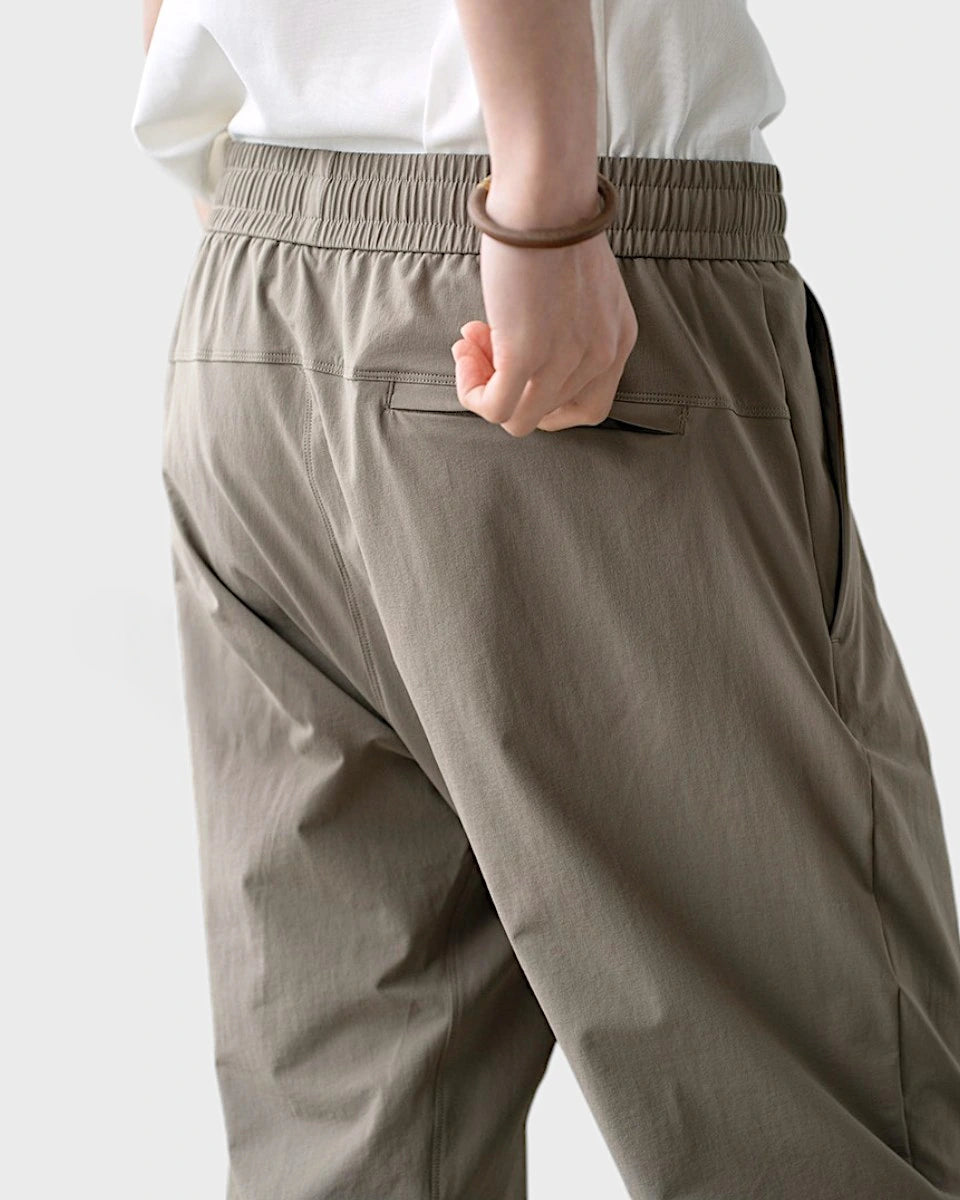 Range Pant – Lightweight 4-way stretch pants for men with zippered pockets
