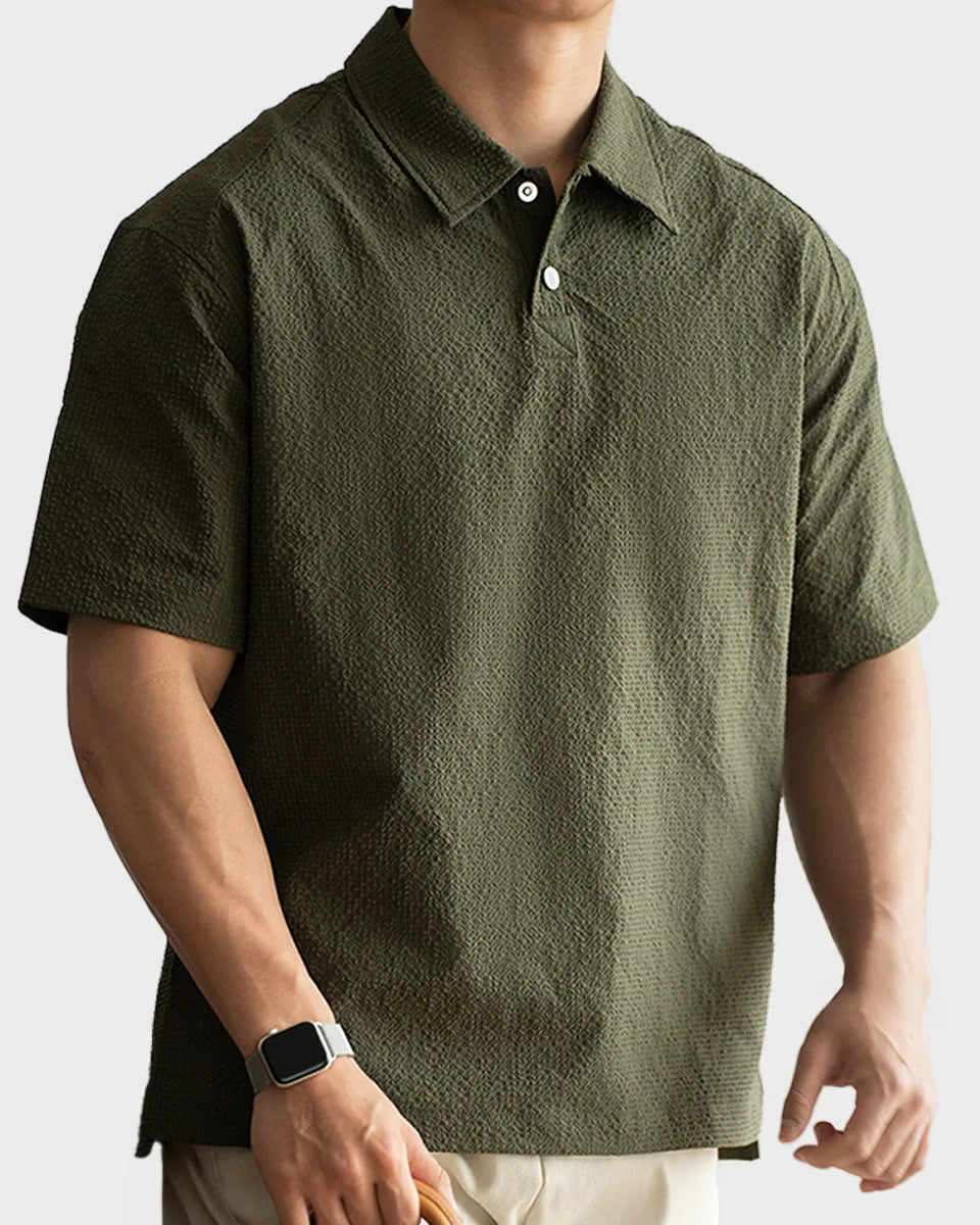 Urbanease Polo – Men’s seersucker polo shirt with breathable fabric and relaxed fit